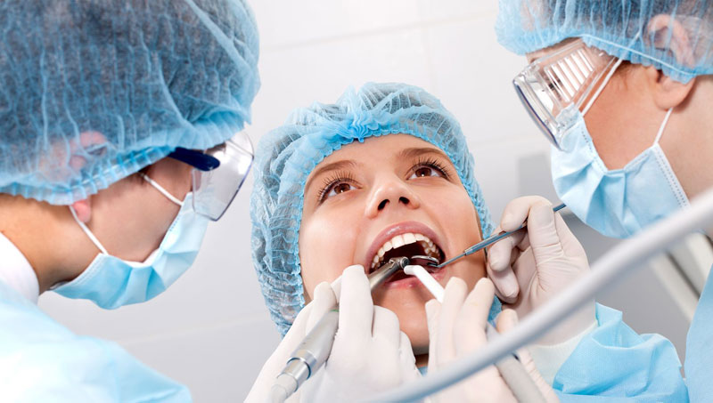 Riabilitazione totale tramite implantologia nella clinica dentale Gtand Turismo Dentale dalla Moldavia