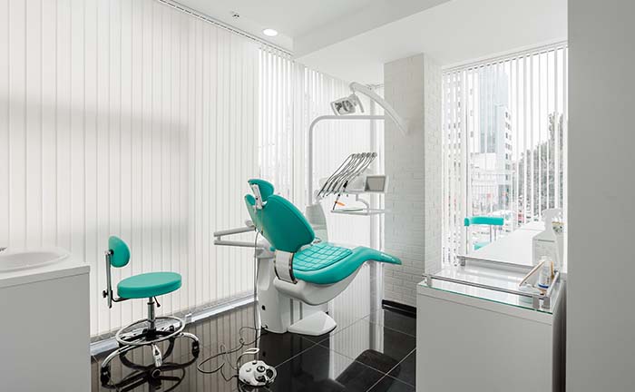 Ufficio confortevole dotato di attrezzature innovative nella clinica dentale Grand Turismo Dentale
