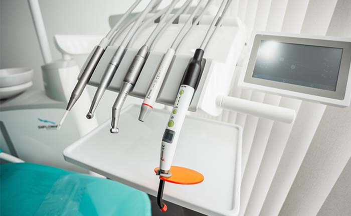 Con i sofisticati strumenti della clinica dentale Grand Turismo Dentale, il trattamento sarà minimamente invasivo e di breve durata.
