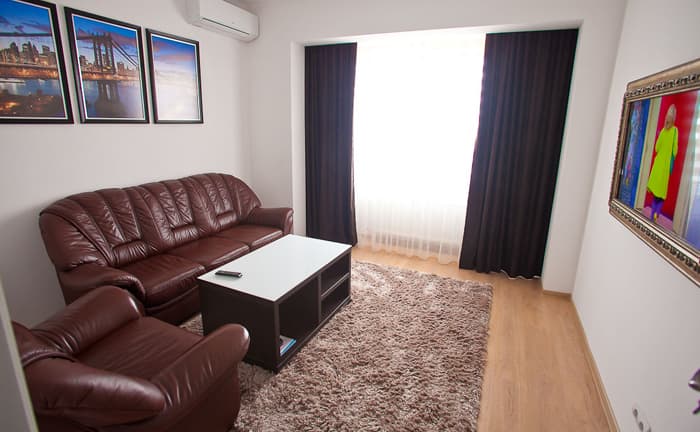 Appartamento con ampio ed elegante soggiorno meticolosamente scelto per i pazienti che vengono in Moldavia per il turismo dentale