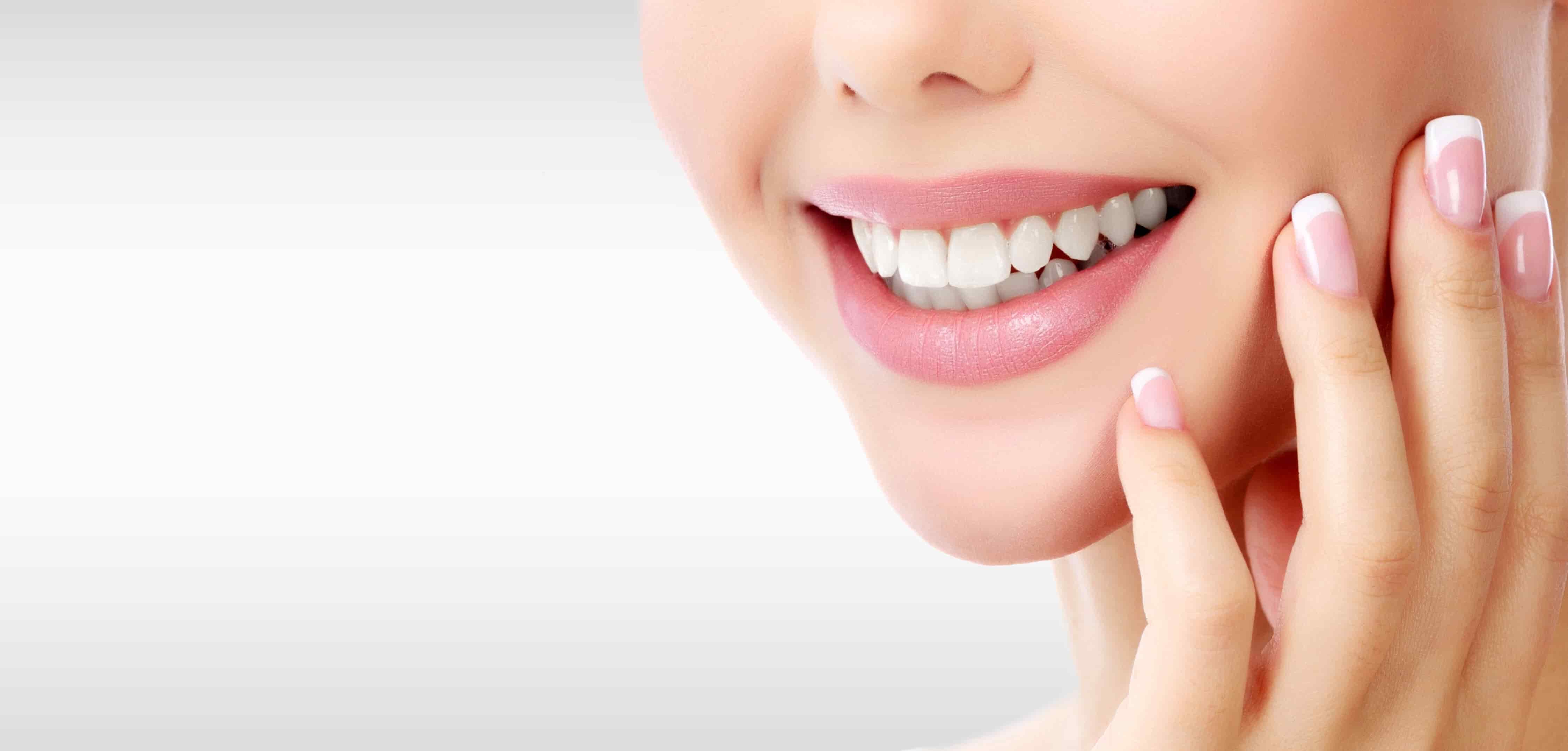 Sbiancamento Dentale si tratta di una procedura che permette di migliorare il colore dei denti, rendendoli sicuramente più bianchi. Con il turismo dentale, puoi ottenere un sorriso luminoso a basso prezzo nella clinica dentale Grand Turismo Dentale in Moldavia